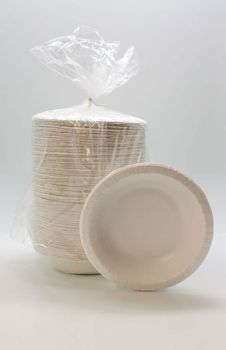 https://www.uscasehouse.com/pub/media/catalog/product/cache/207e23213cf636ccdef205098cf3c8a3/a/s/aspen-20925-20-oz-ultra-coated-white-paper-bowls-250-case.jpg